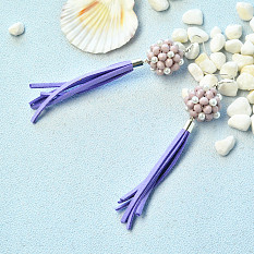 Boucles d'oreilles longues pompons violettes avec perles