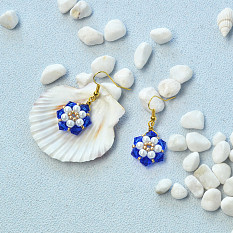 Boucles d'oreilles fleurs avec perles de cristal bleu
