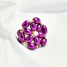 Bague élégante avec perles violettes