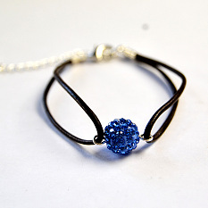 Bracelet simple en perles avec cordon en cuir