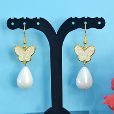 Pendientes de perlas con forma de mariposa