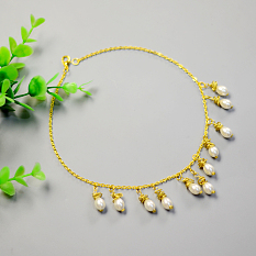 Collier en chaîne avec pendentifs en perles enveloppés de fil