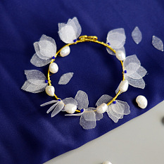 Bracelet à fleurs enveloppé de fil