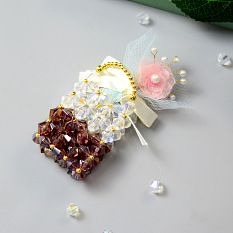 Panier de fleurs en perles
