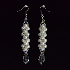 Elegantes pendientes de perlas colgantes