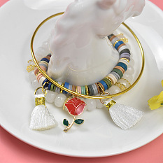 Bracelet multi-perles d'argile avec breloques