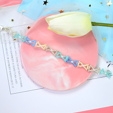 Bracelet de perles en forme d'arc