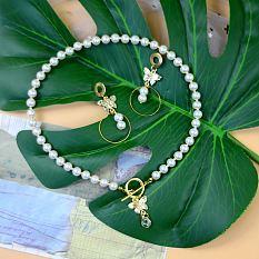 Conjunto de joyas de perlas con eslabones de mariposa