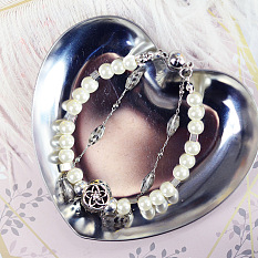 Bracelet à plusieurs niveaux avec perles nacrées