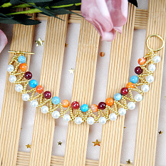 Bracelet de perles colorées avec fermoir à bascule