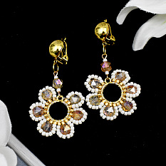 Серьги из цветочных семян и стеклянных бусин