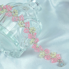 Elegant Beaded Bracelet with Pearl Beads