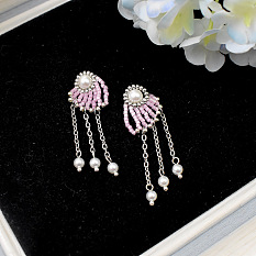 Серьги из бисера в форме ракушки