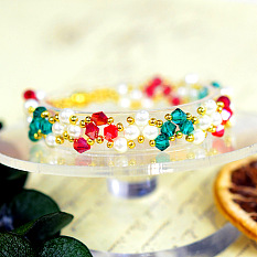 PandaHall Selected idea per un braccialetto con perline in stile natalizio