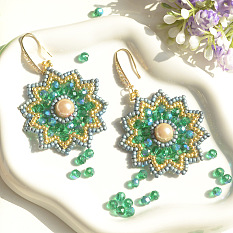 Зеленые стеклянные серьги в виде цветов из бусин