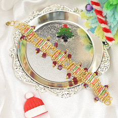 Браслет из бисера и стекляруса на рождественскую тематику