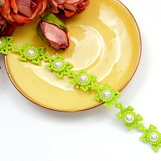 Green Seed Beaded Bracelet with Pearl