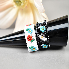 Seed Beaded Rings with Flower Pattern
