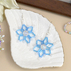 Серьги из снежинок и стекляруса