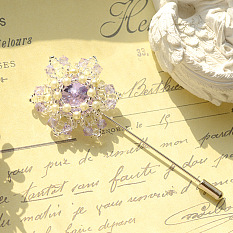 Брошь со стразами и стеклянными бусинами