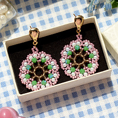 Серьги из цветочного стекла и жемчужных бусин