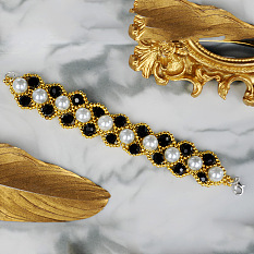 Elegante braccialetto di perle e cristalli