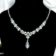 PandaHall Selected Idee einer Perlenkette mit tropfenförmigem Glasanhänger