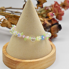 PandaHall Selected tutorial sul braccialetto con perline floreali