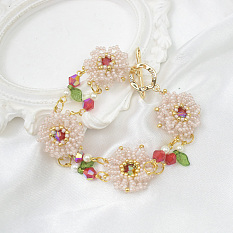 Браслет из бисера с цветочными семенами