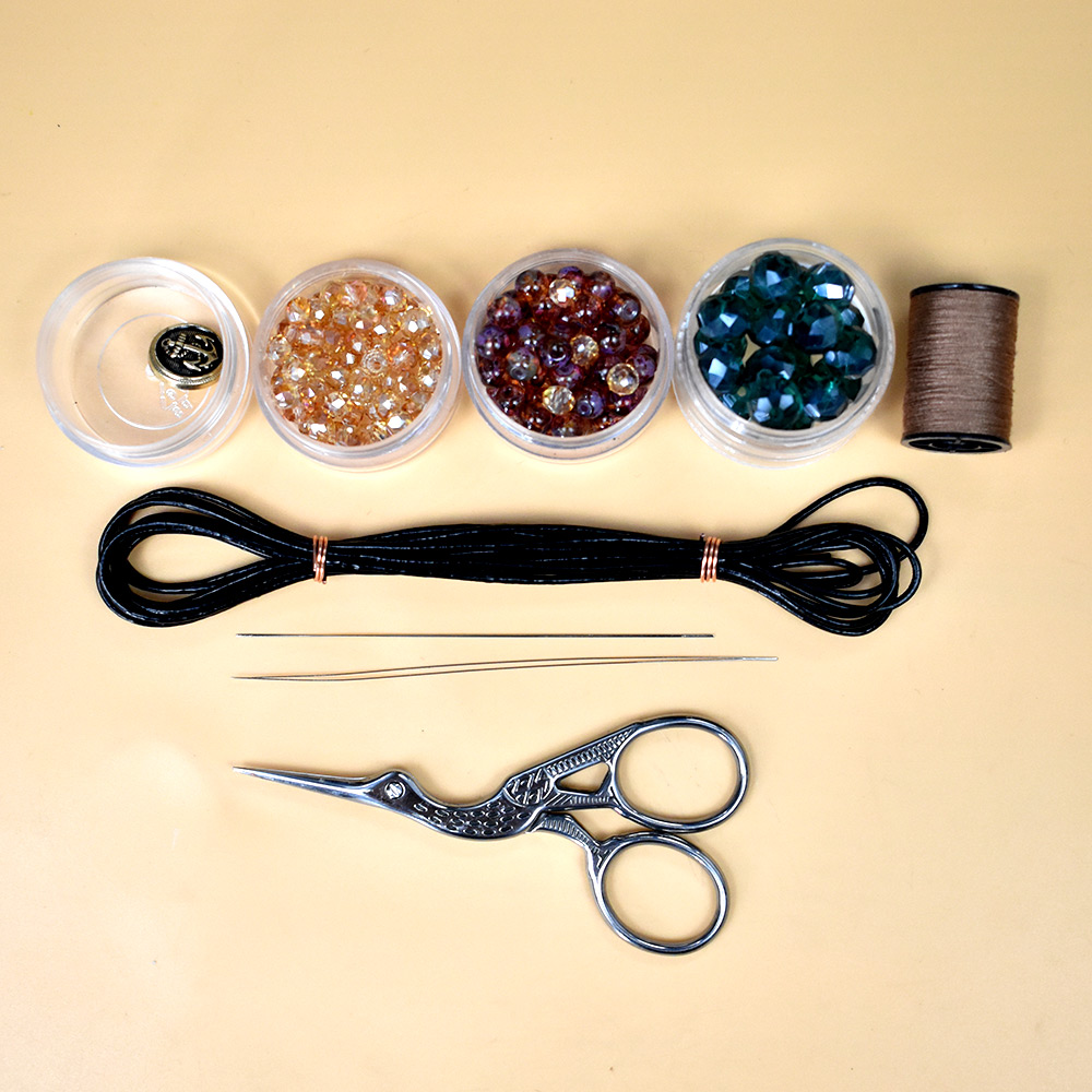 Многоярусный браслет из стеклянных бусин-2