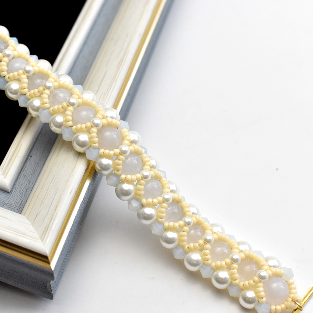 Браслет из стеклянного опалита и жемчуга-7