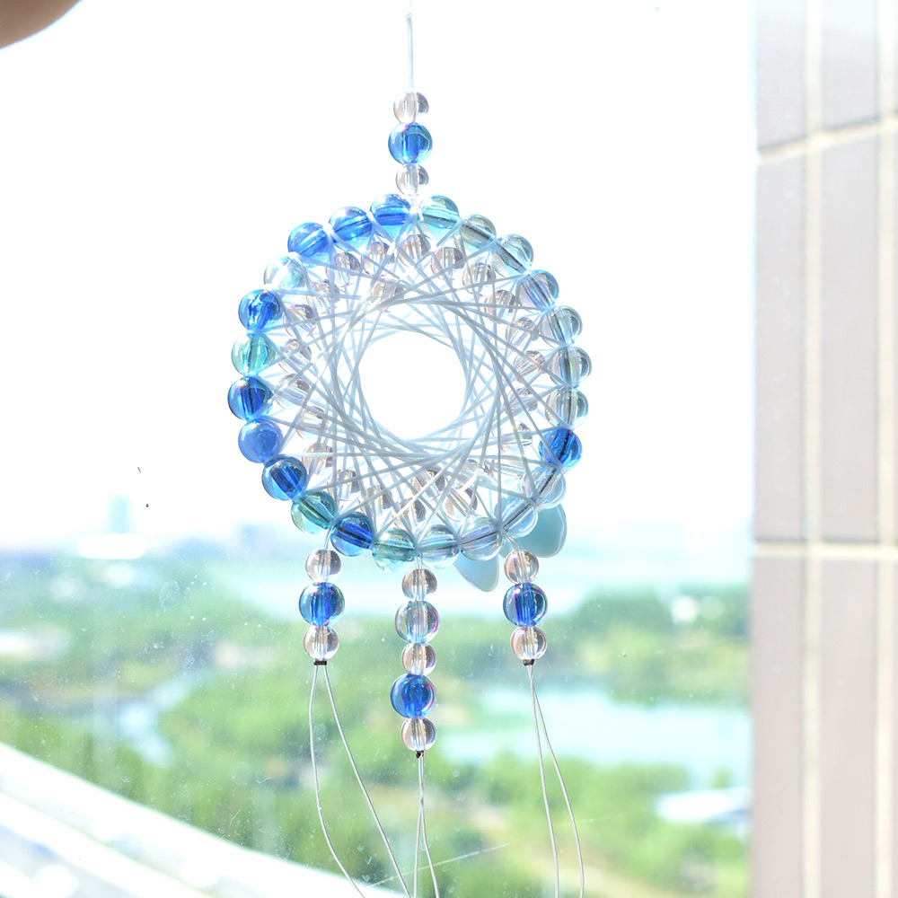 Плетеный ловец снов с акриловыми бусинами-1