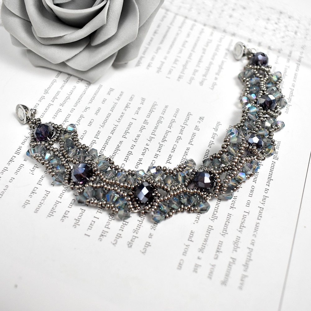 Граненый браслет из стеклянных бусин-7