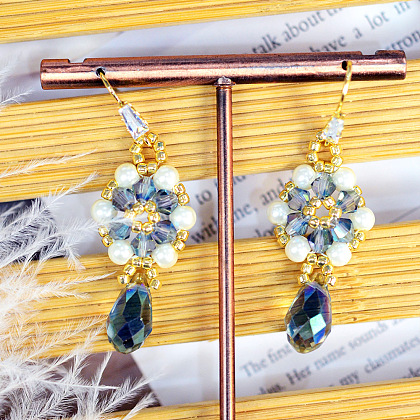 Серьги из стеклянных бусин с каплей-7