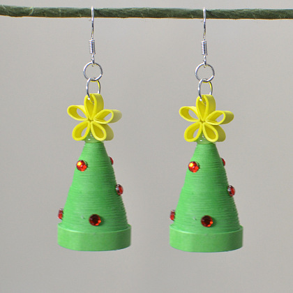 Boucles d'oreilles pendantes en forme d'arbre de Noël en papier quilling-7