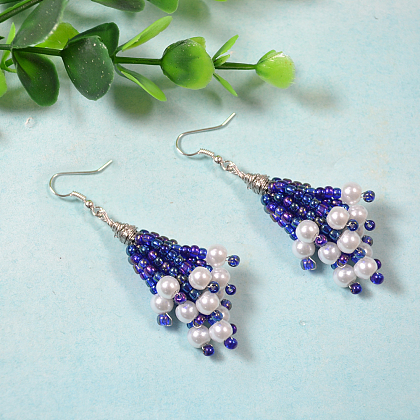 Boucles d'oreilles en grappe violettes avec perles de rocaille et perles blanches-4