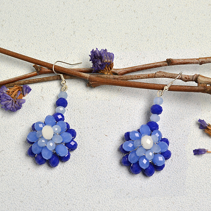 Boucles d'oreilles pendantes à fleurs bleues-1