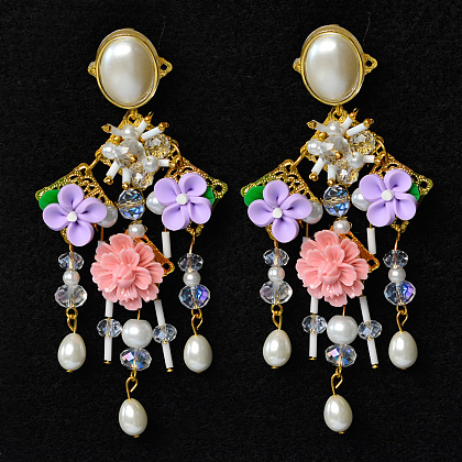 Boucles d'oreilles clous fleurs avec perles pendantes-1