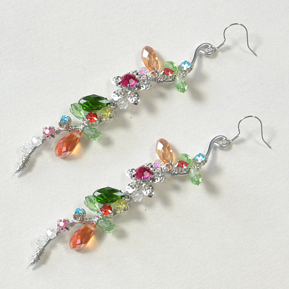Boucles d’oreilles pendantes en perles de verre enveloppées de fil-1