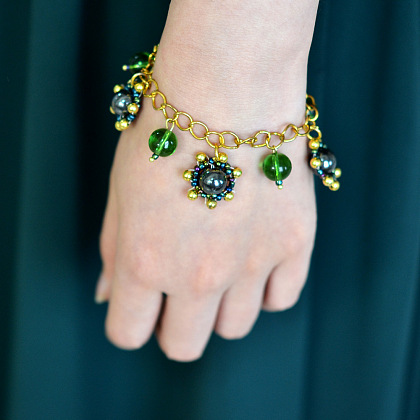 Bracelet à breloques en perles de verre vert-1