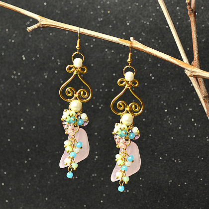 Boucles d'oreilles pendantes en perles et pierres précieuses de conception originale-1