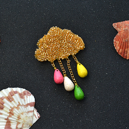 Wolkenförmige Brosche mit türkisfarbenen Perlen-1