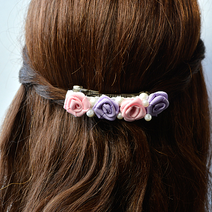Haarspange mit Blumenmuster aus Satinband-1