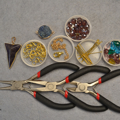 Halskette mit lila Amethyst-Anhängern-2
