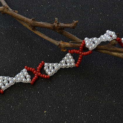 Bracelet nœud en perles avec perles de rocaille rouges-5