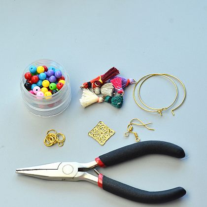 Boucles d'oreilles pendantes pompon en coton avec perles acryliques opaques-2