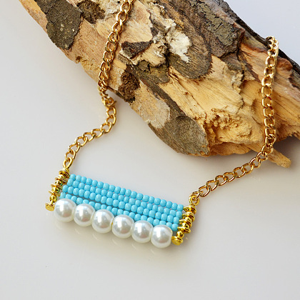 Collier pendentif boulier réalisé avec des perles de rocaille et des perles nacrées-4
