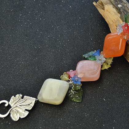 Браслет из акриловых бусин с имитацией драгоценного камня в виде ромба-4