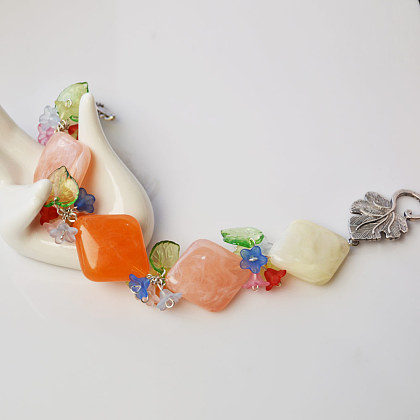 Браслет из акриловых бусин с имитацией драгоценного камня в виде ромба-6