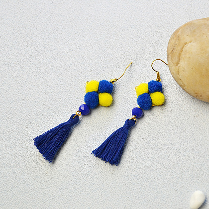 Warme Pompons-Ohrringe mit Quastenanhängern-5